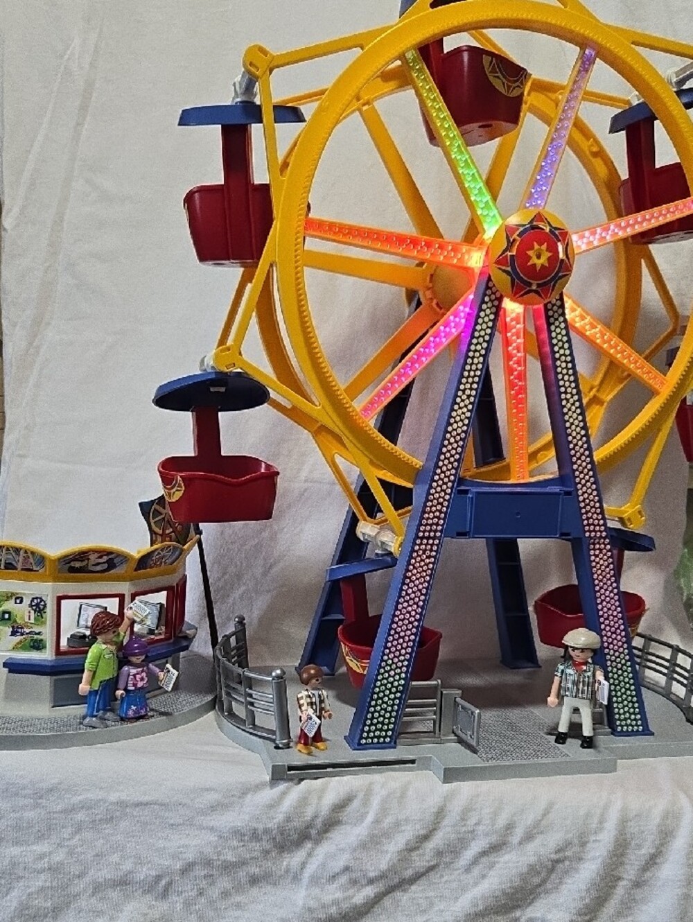 Ferris Wheel Playset for Kids - Yellow, Red & Blue Carnival Ride